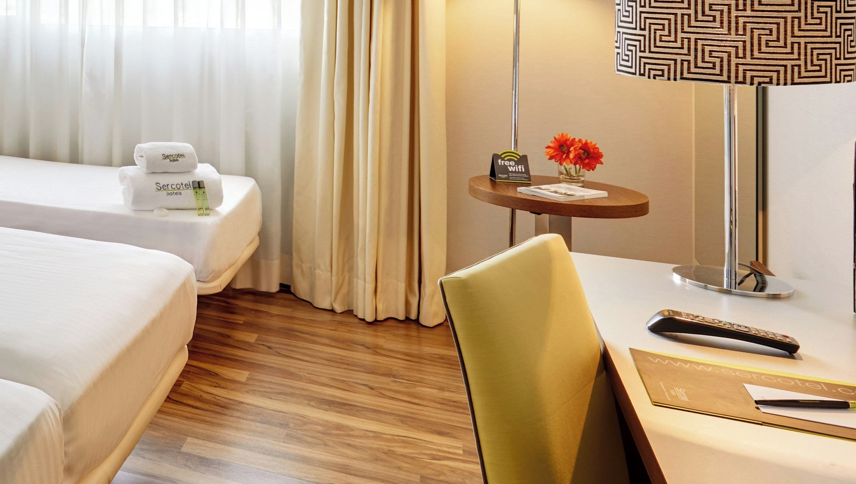 Surmatelas, minibar, coffres-forts dans les chambres, bureau