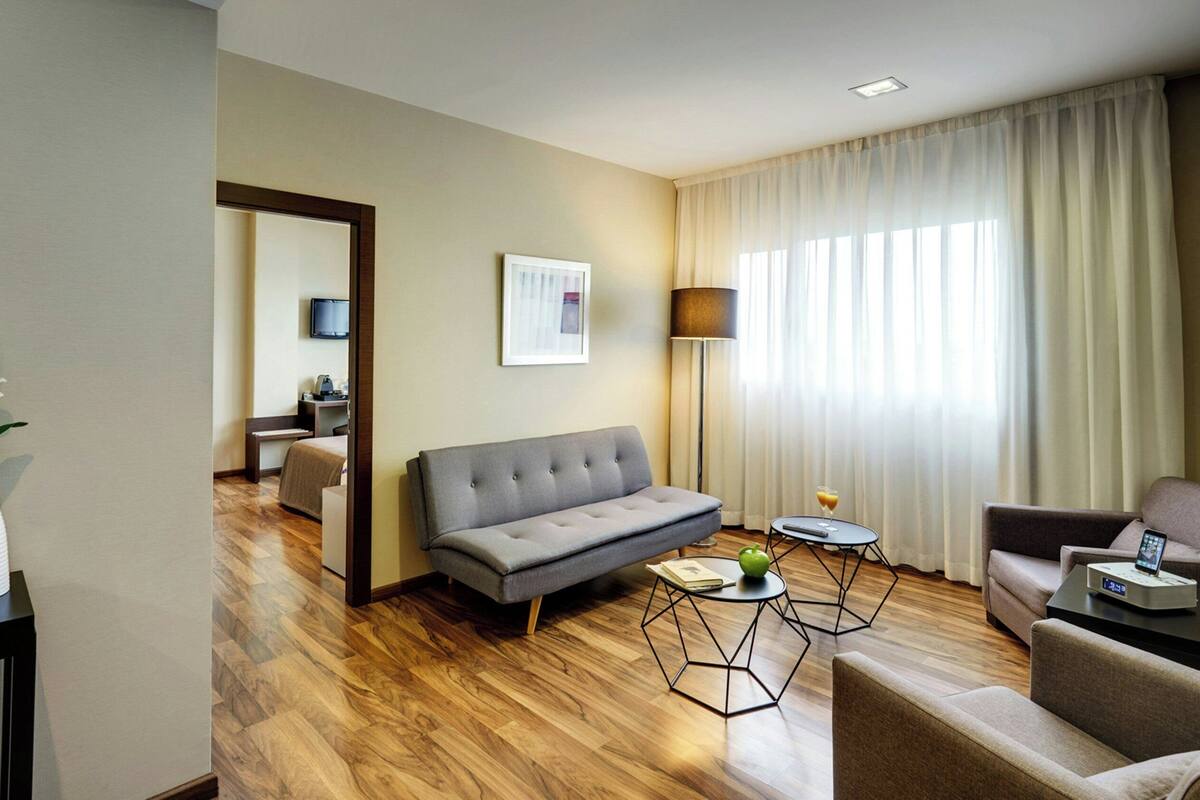 Junior Suite | Pillowtop beds, minibar, in-room safe, desk