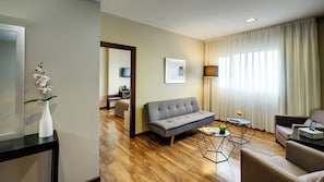 Junior Suite | Pillowtop beds, minibar, in-room safe, desk