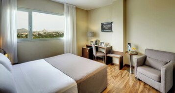 Colchones con pillow-top, minibar y caja de seguridad en la habitación 
