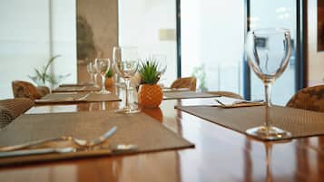 Der serveres morgenmad, frokost og aftensmad
