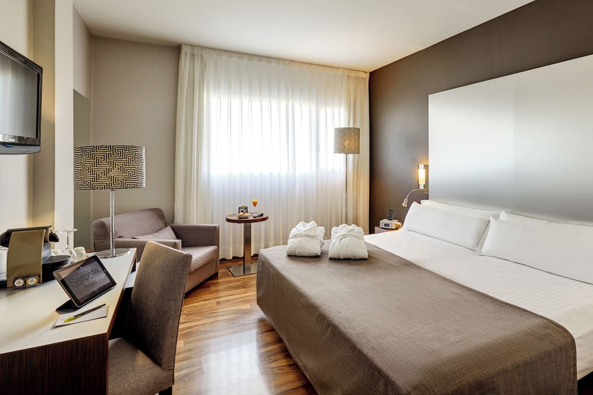 Pillowtop beds, minibar, in-room safe, desk