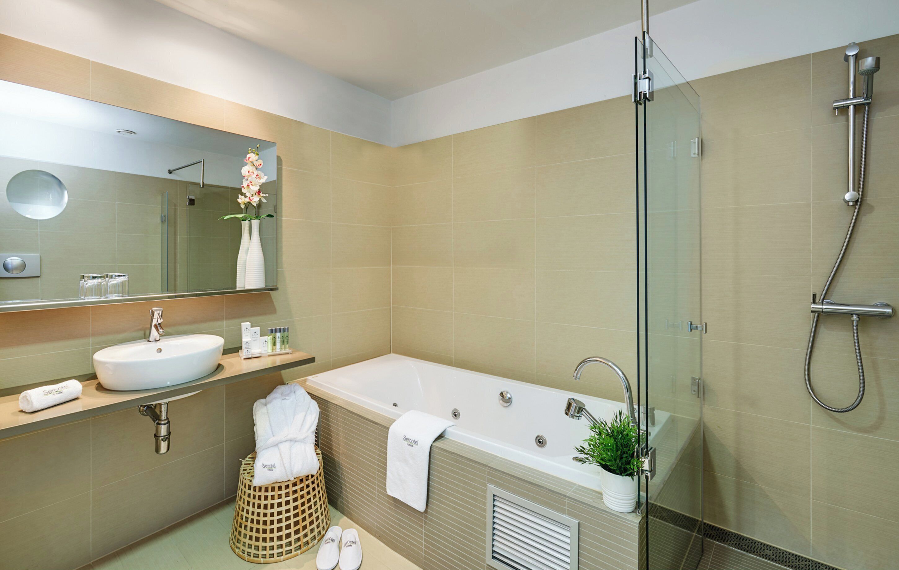 junior suite | pillow-top beds, minibar, in-room safe, desk