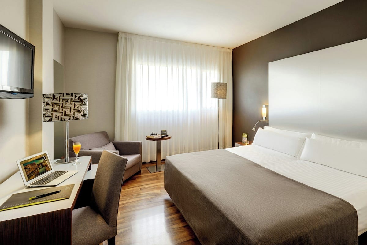 Classic Double Room | Pillowtop beds, minibar, in-room safe, desk