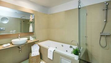 Junior Suite | Pillow-top beds, minibar, in-room safe, desk
