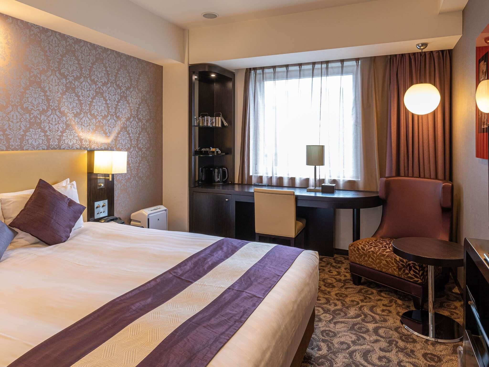 Standard Room, 1 Queen Bed, Non Smoking | Premium bedding, in-room safe, desk, soundproofing