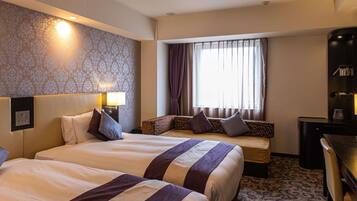 Premium bedding, in-room safe, desk, soundproofing