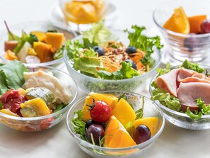 A variety of food bowls with different salads and fruits. - Mercure Sapporo (Sapporo)