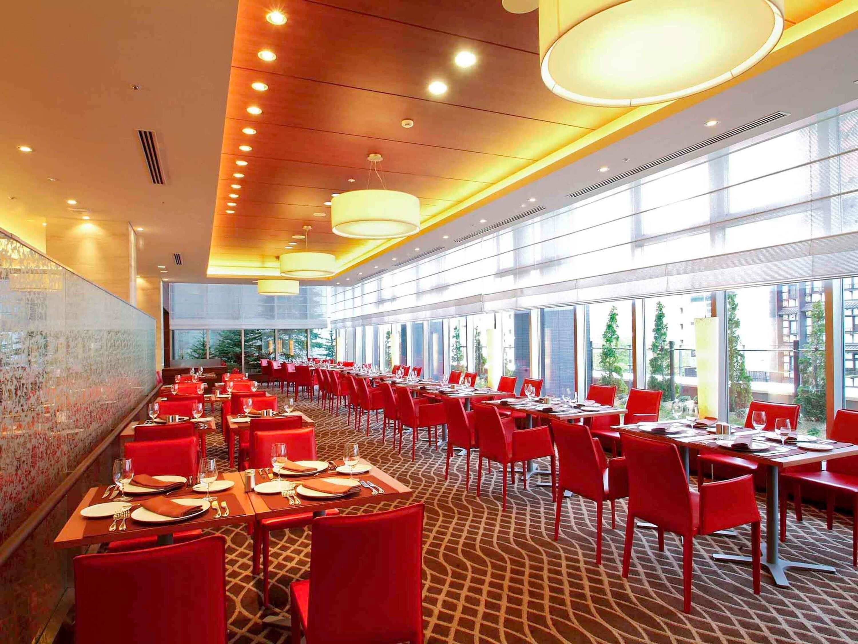 Breakfast, lunch, dinner served; French cuisine 