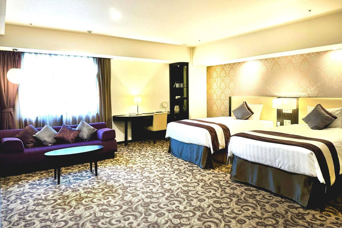 Deluxe Twin Room, 2 Twin Beds, Non Smoking | Premium bedding, in-room safe, desk, soundproofing