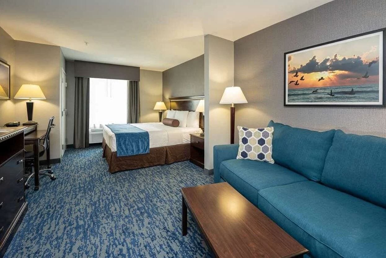 Schreibtisch, laptopgeeigneter Arbeitsplatz, Bügeleisen/Bügelbrett