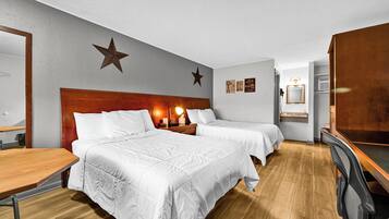 Habitación, 2 camas dobles, no fumadores | Escritorio, espacio para trabajar con un portátil, cortinas opacas