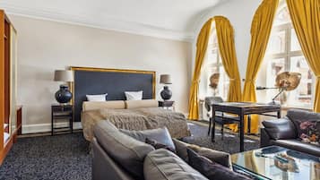 Suite | Desk, iron/ironing board, free WiFi, bed sheets