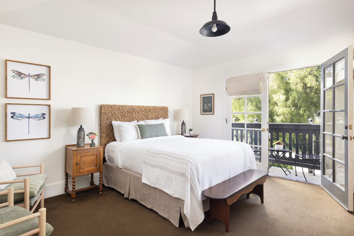 Deluxe Room, 1 Queen Bed, Balcony | Premium bedding, individually decorated, individually furnished