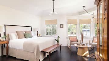 Premier Room, 1 King Bed, Corner