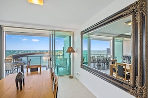 4 Bedroom 3 Bathroom Waterfront Loft Penthouse | In-room dining