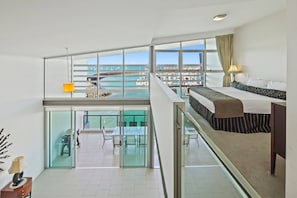 4 Bedroom 3 Bathroom Waterfront Loft Penthouse | 2 Schlafzimmer, Bettwäsche aus ägyptischer Baumwolle