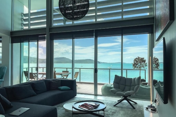 3 Bed 3 Bath Executive Deluxe Penthouse Apartment | Area keluarga | TV layar datar dan pemutar DVD