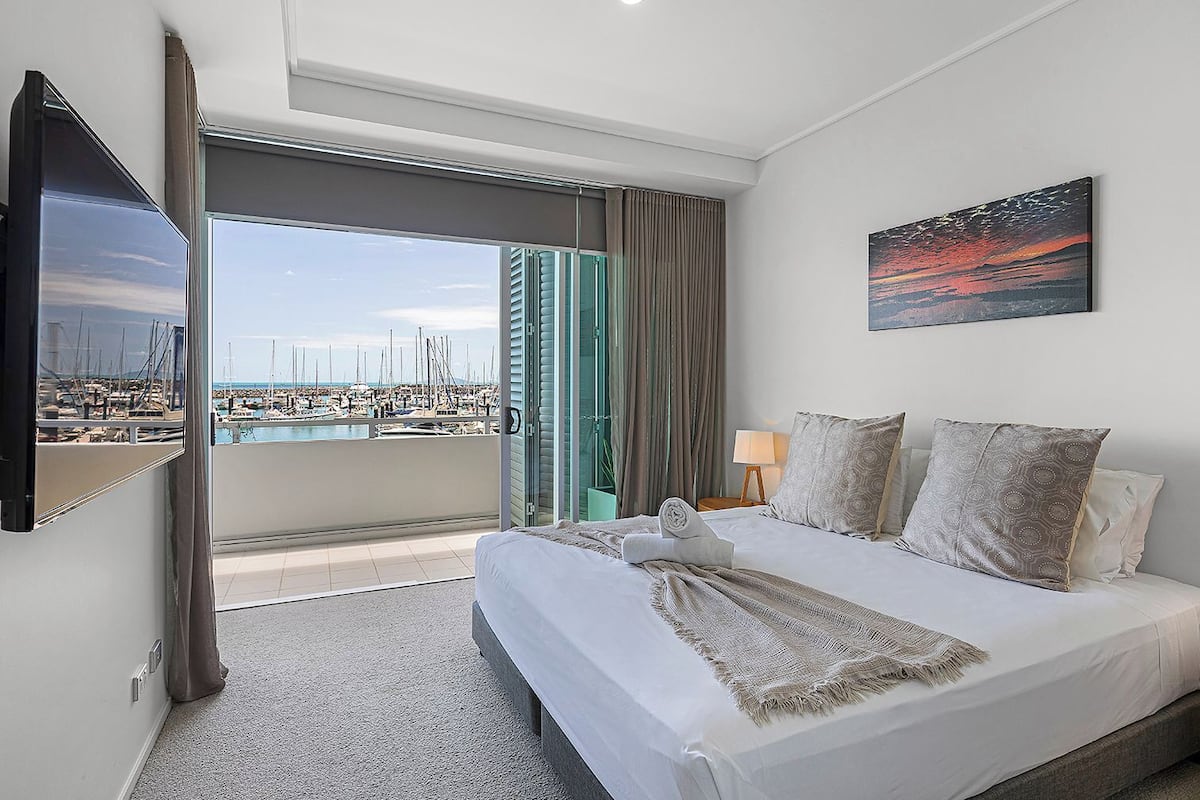 2 Bedroom 2 Bathroom Plus Apartment | 2 間臥室、埃及棉床單、高級寢具、羽絨被
