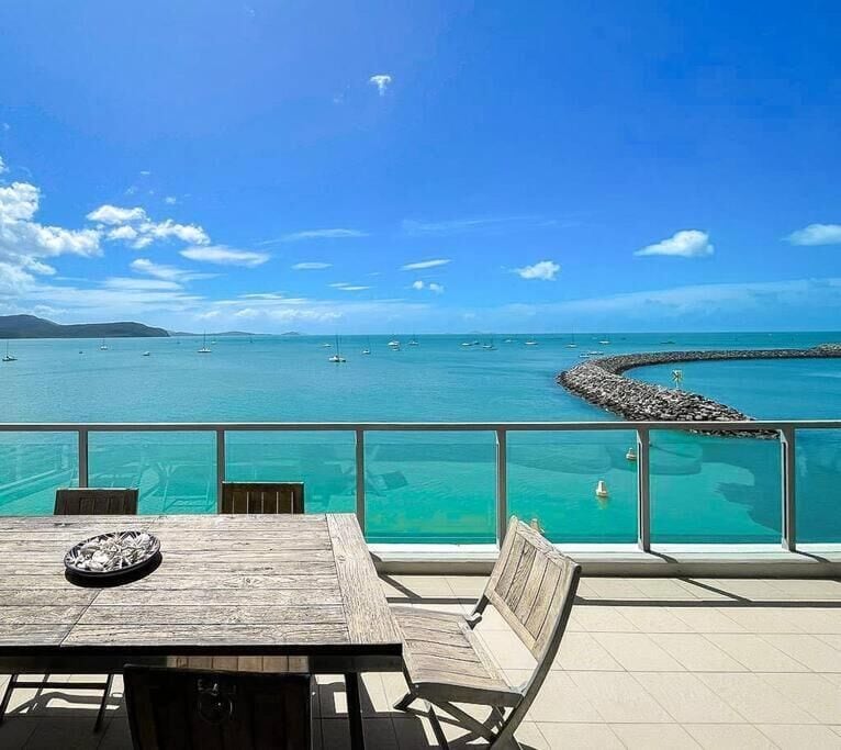 3 Bed 3 Bath Executive Deluxe Penthouse Apartment | 테라스/파티오