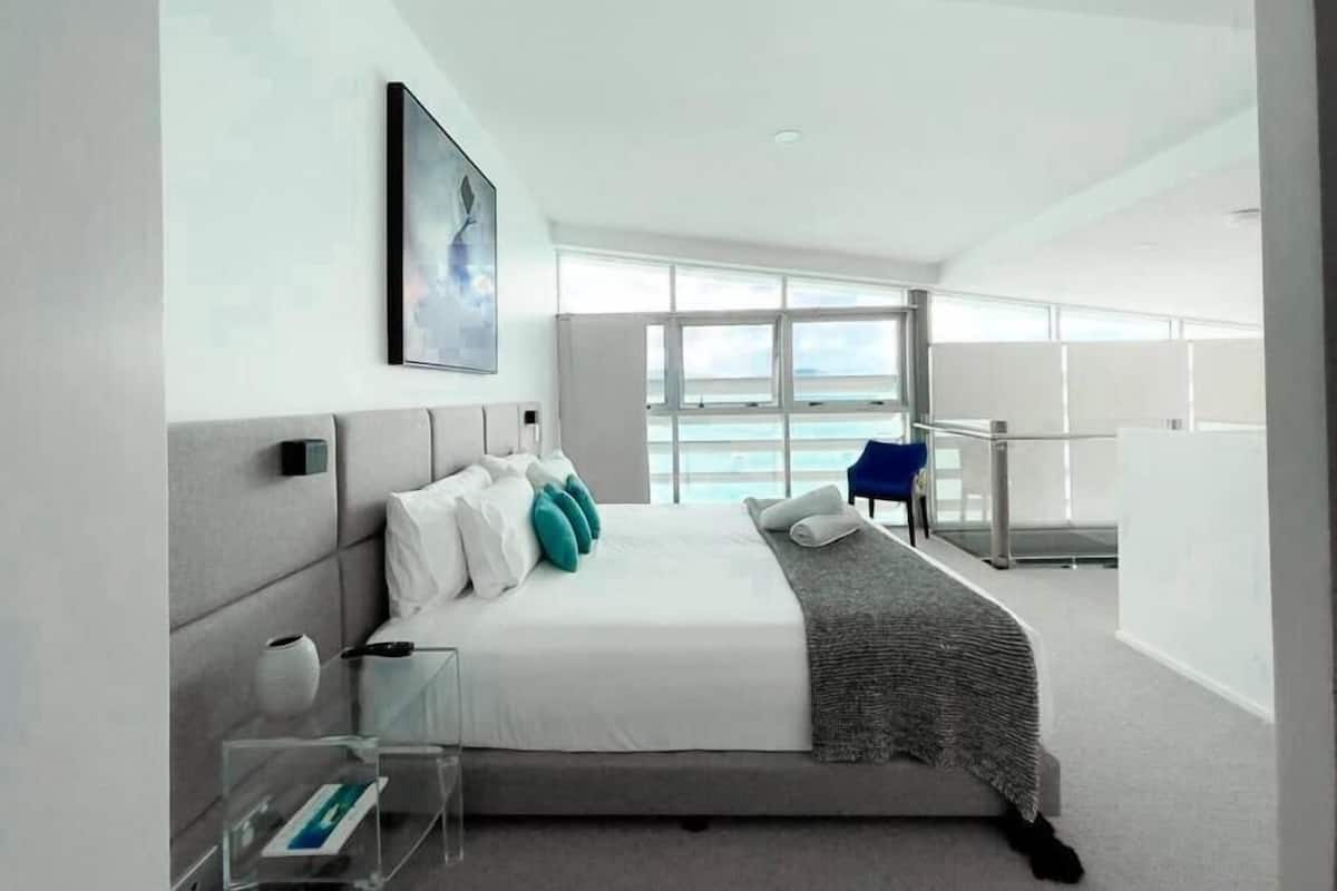 3 Bed 3 Bath Executive Deluxe Penthouse Apartment | 2 間臥室、埃及棉床單、高級寢具、羽絨被
