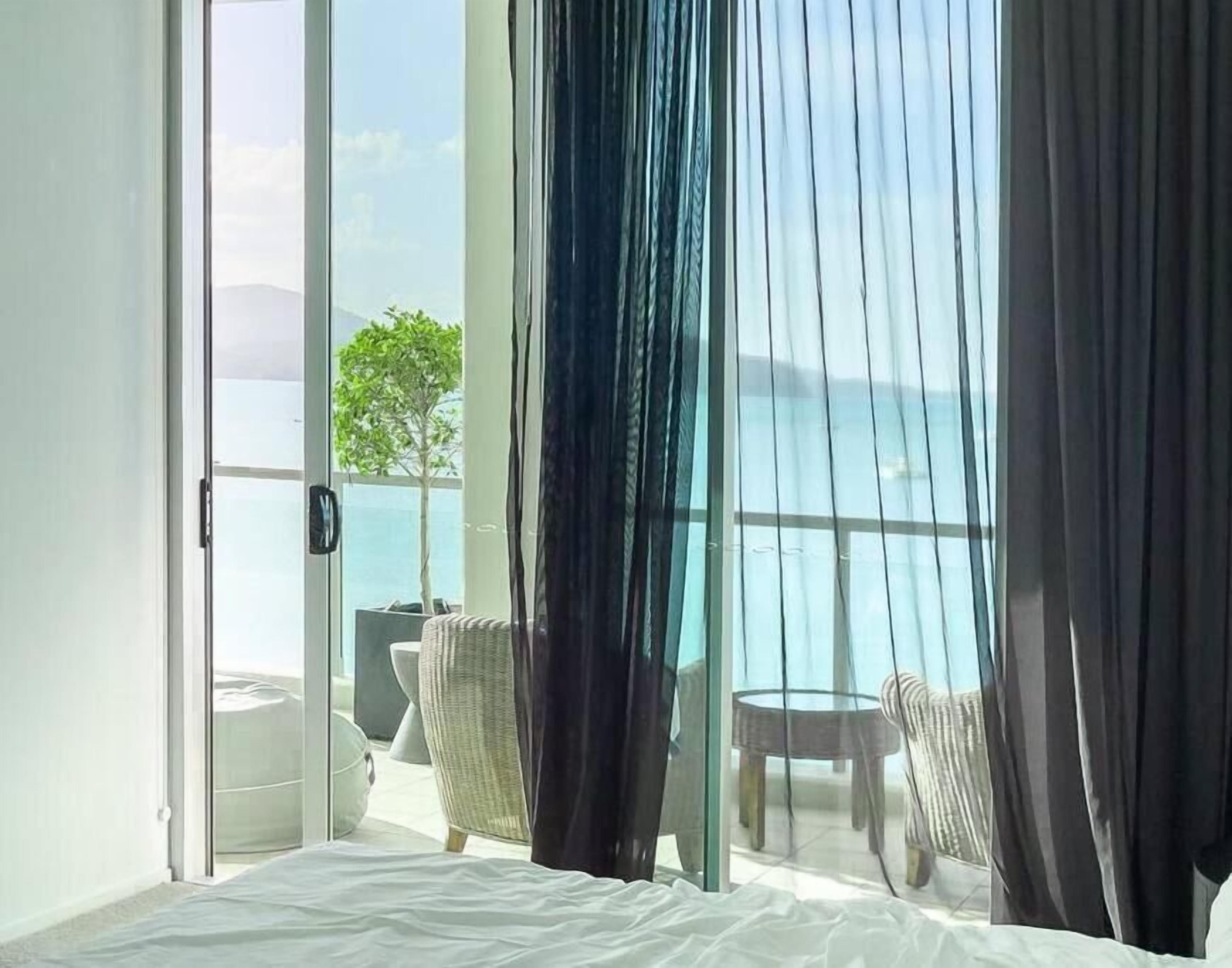 3 Bed 3 Bath Executive Deluxe Penthouse Apartment