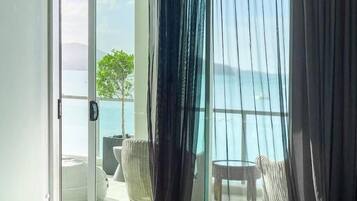 3 Bed 3 Bath Executive Deluxe Penthouse Apartment