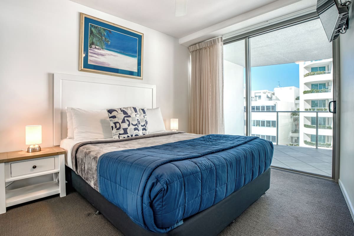 Individually decorated, individually furnished, soundproofing
