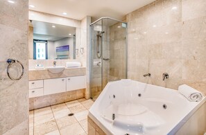 Separate tub and shower, jetted tub, free toiletries, hair dryer