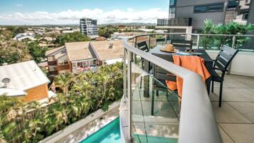 2 Bedroom Superior w Spa Bath | Private kitchen | Full-size fridge, microwave, oven, stovetop