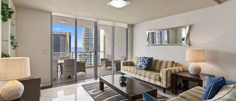 3 Bedroom 2 Bathroom Sub Penthouse | Opholdsområde | Fladskærms-tv, dvd-afspiller