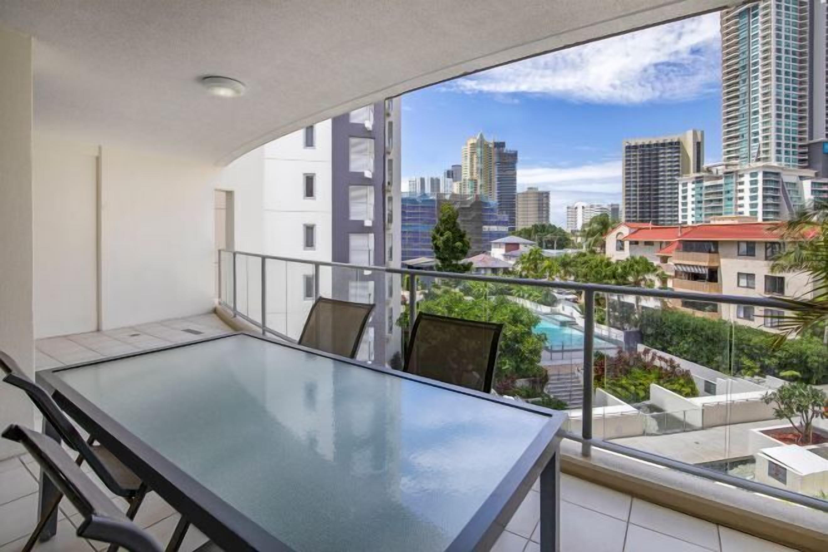 تنا ول الطعام بالخارج