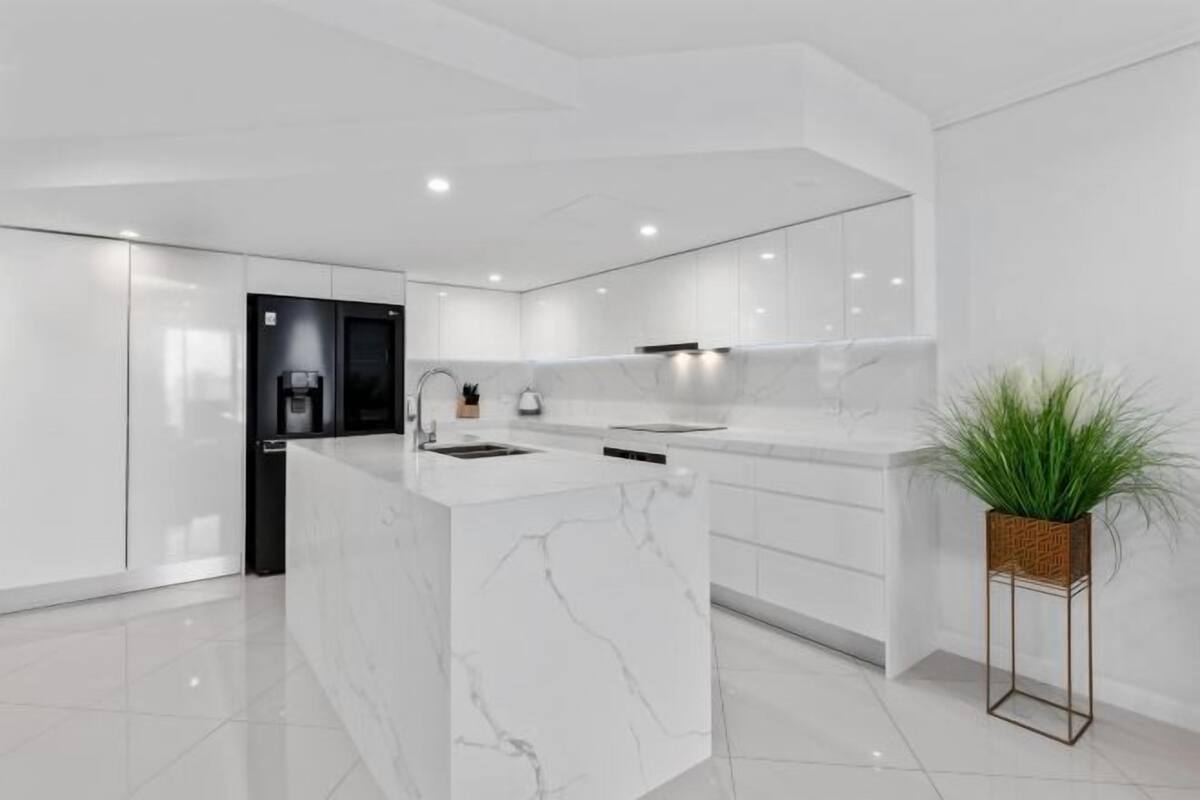 Private kitchen | Fridge, microwave, oven, stovetop