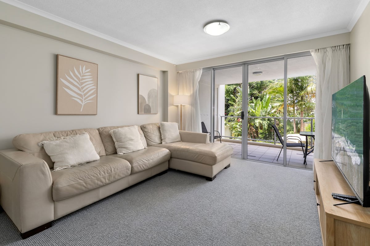 2 Bedroom 2 Bathroom Apartment | Oppholdsrom | Flatskjerm-TV og DVD-spiller