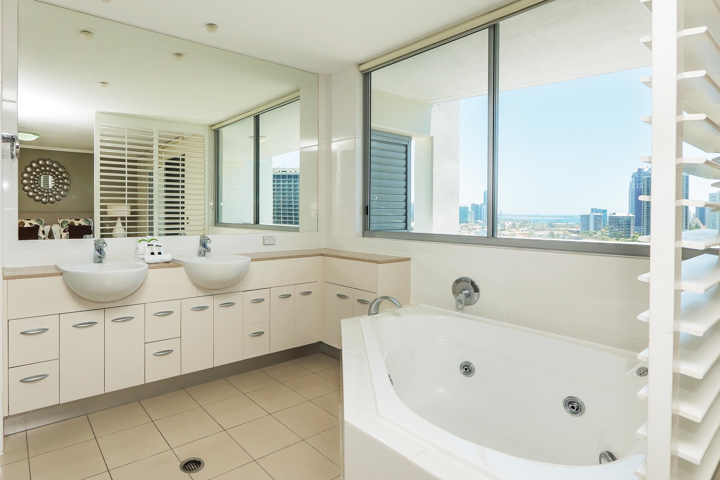 Trilogy Surfers Paradise — image 10