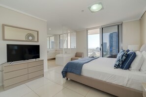 Penthouse, 3 habitaciones | Decoración personalizada, muebles diferentes y escritorio 