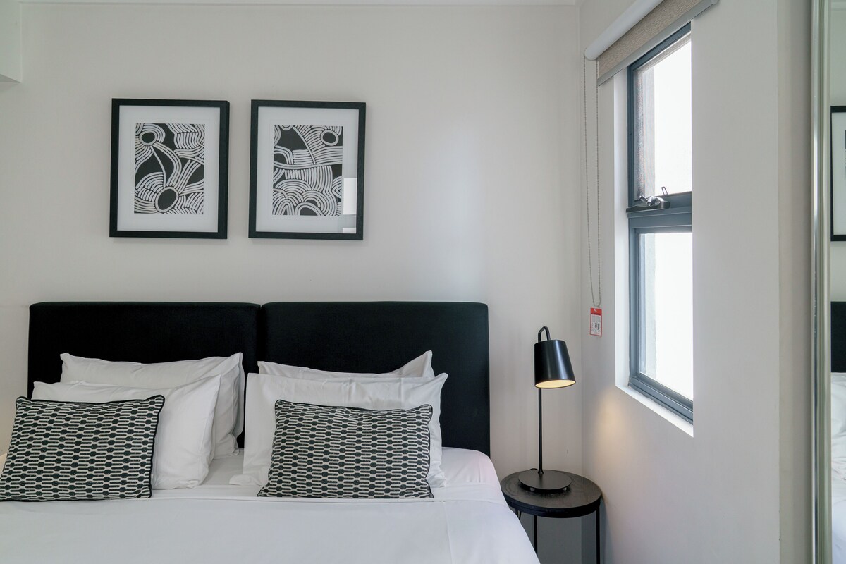 Apartment, 1 Bedroom | Premium bedding, laptop workspace, soundproofing, iron/ironing board