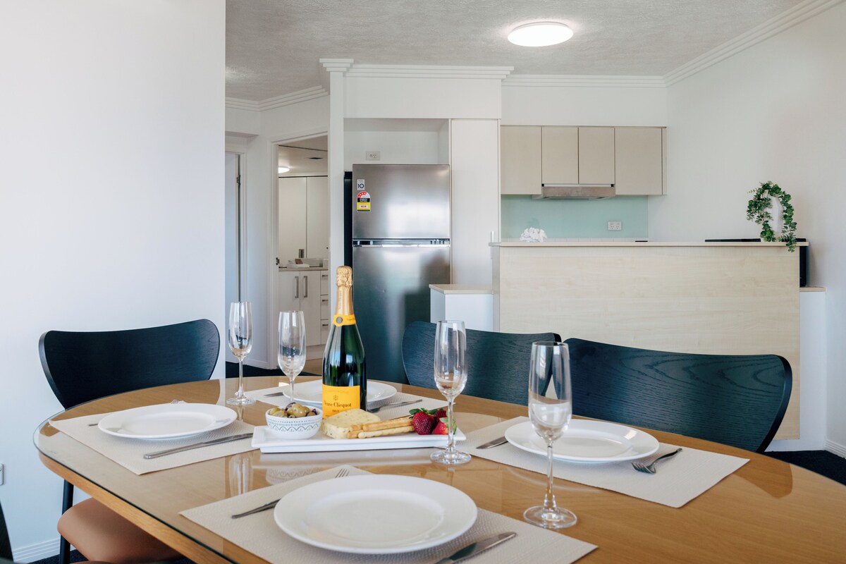 Apartment, 2 Bedrooms | Premium bedding, laptop workspace, soundproofing, iron/ironing board