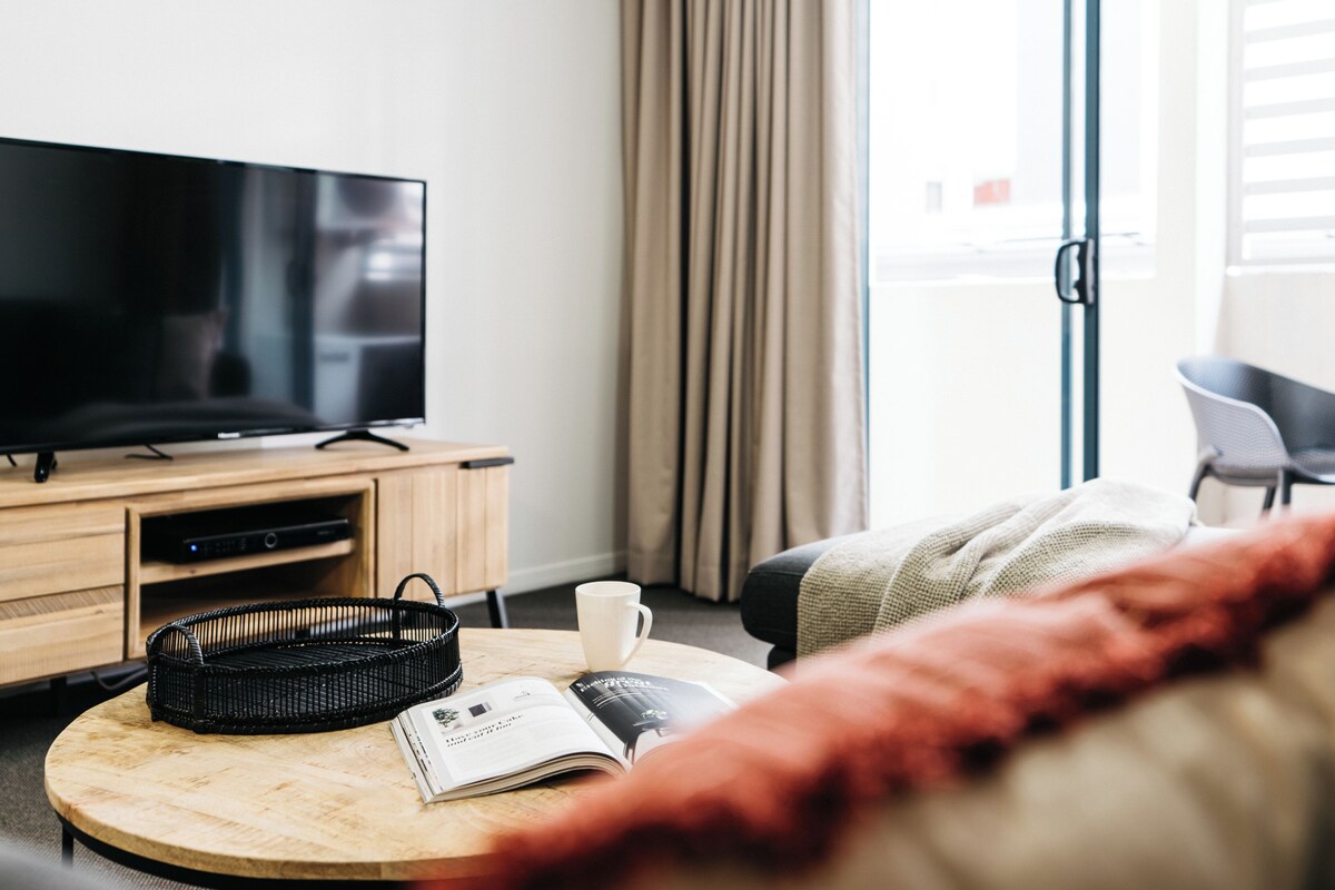 Apartment, 1 Bedroom | Premium bedding, laptop workspace, soundproofing, iron/ironing board