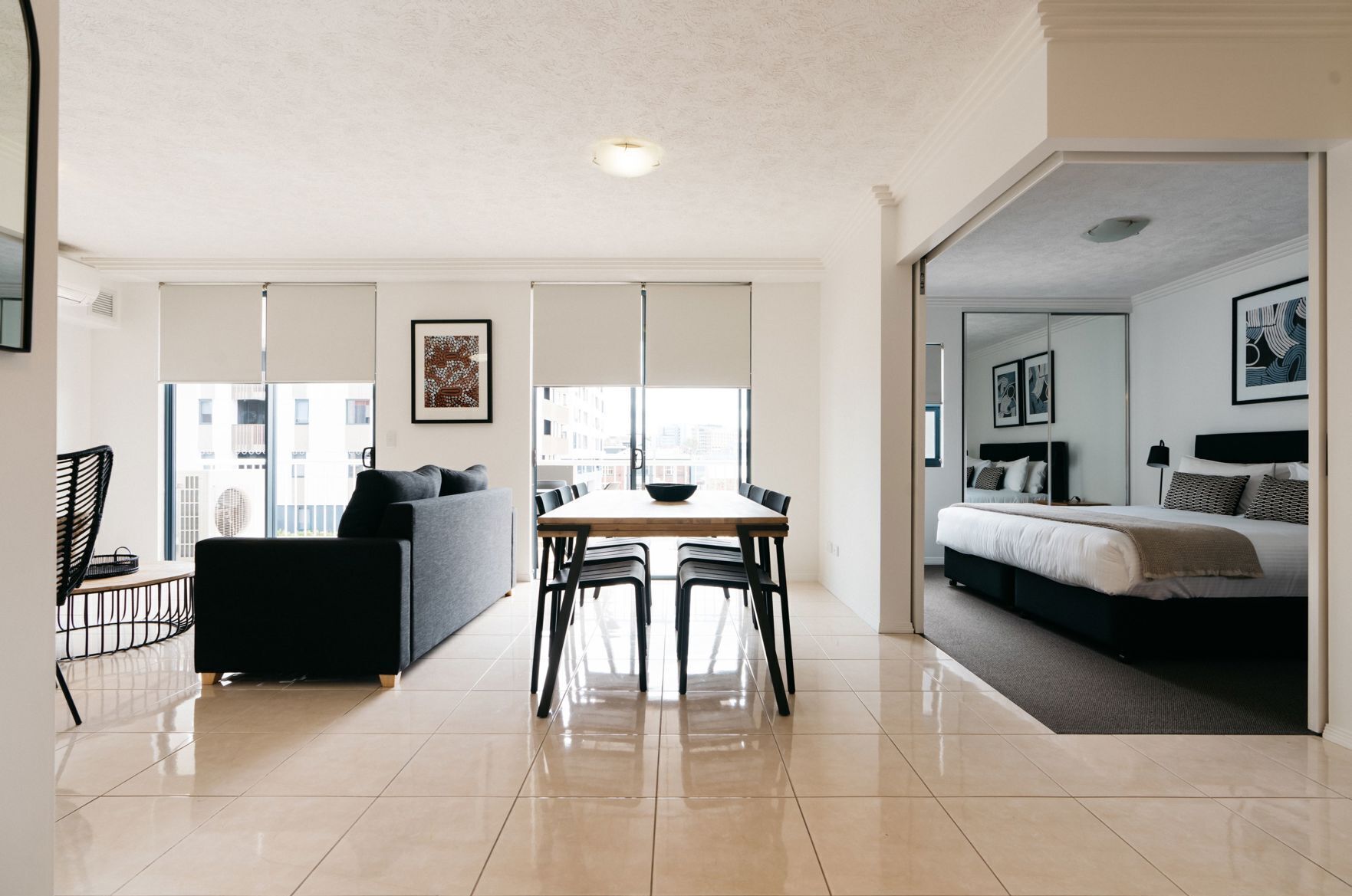 高档床上用品、特色装修、特色家居、笔记本电脑工作区