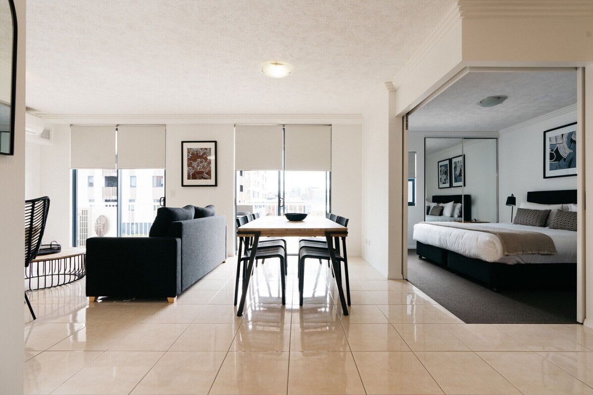 Apartment, 2 Bedrooms | Premium bedding, laptop workspace, soundproofing, iron/ironing board