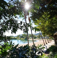 Perto da praia, areia branca 