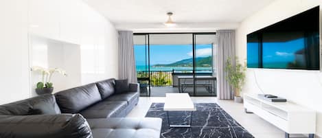Superior Apartment, 1 Bedroom, Ocean View | Living area