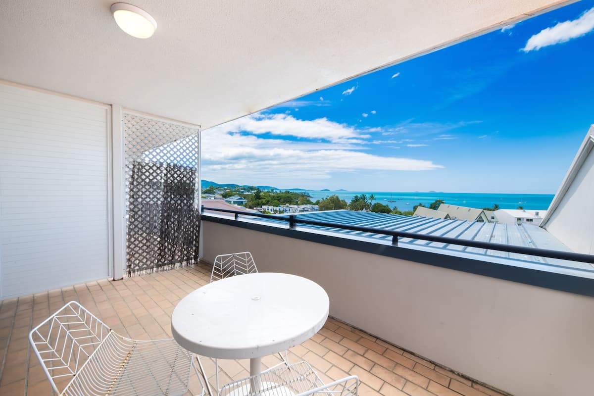 1 Bedroom Ocean View Apartment | Terrace/patio