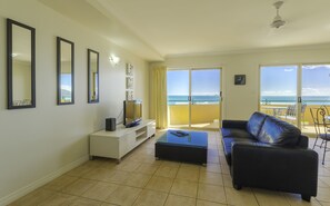 อีโคโนมีอพาร์ทเมนท์, 2 ห้องนอน (Non-Serviced) | บริเวณนั่งเล่น | ทีวีจอแบน 65 ซม. พร้อมช่องดาวเทียม, ทีวี