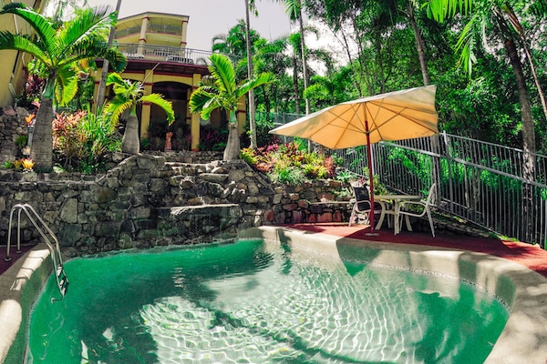 4 outdoor pools, pool umbrellas, pool loungers