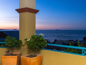 Lobby sitting area - Toscana Village Resort (Airlie Beach)