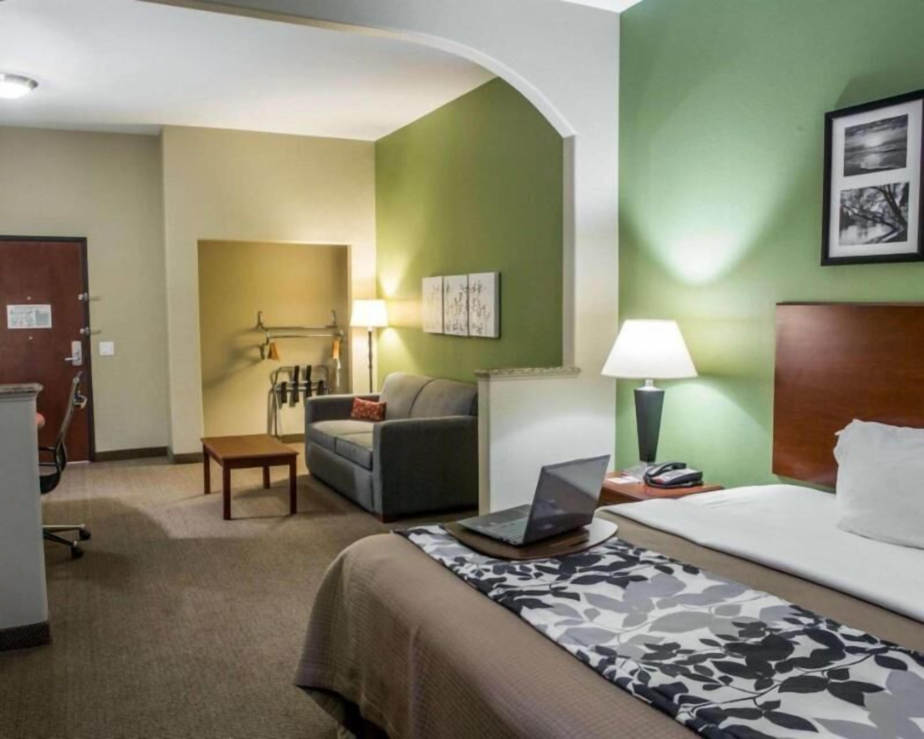 Premium bedding, in-room safe, individually decorated