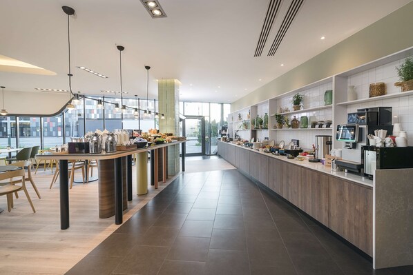 Daily buffet breakfast (PLN 80 per person)