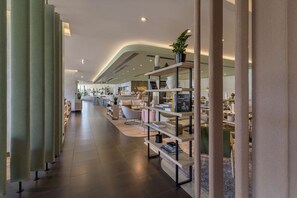 Breakfast, lunch, dinner served; international cuisine